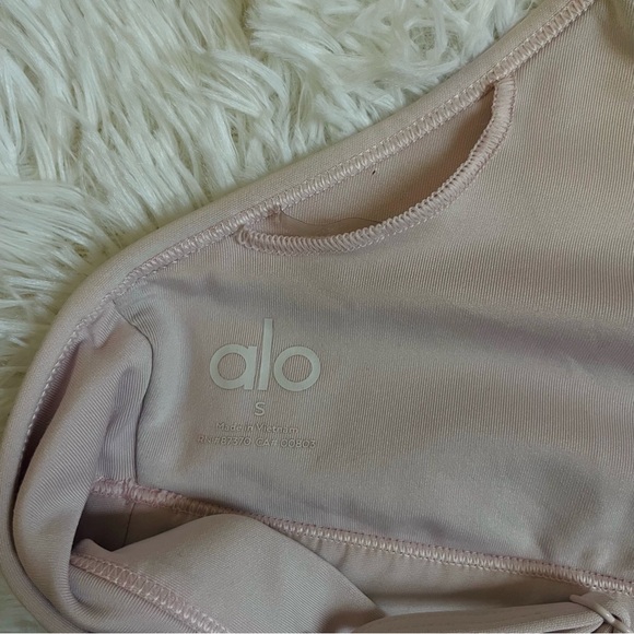 Alo Yoga Airlift Intrigue Bra - Picture 9 of 9